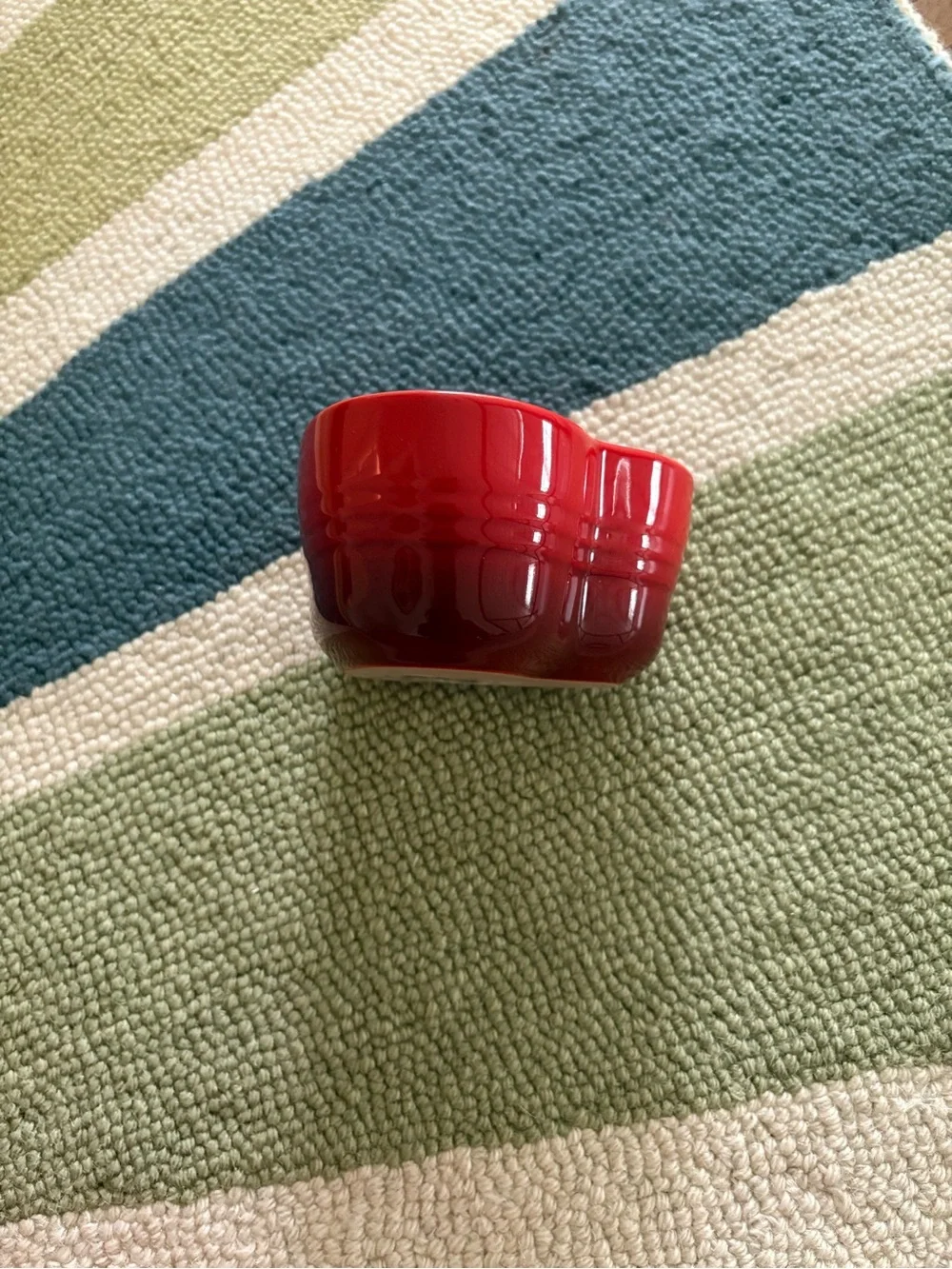Le Creuset Heart Shaped 300 ml Stoneware Ramekin in Cerise